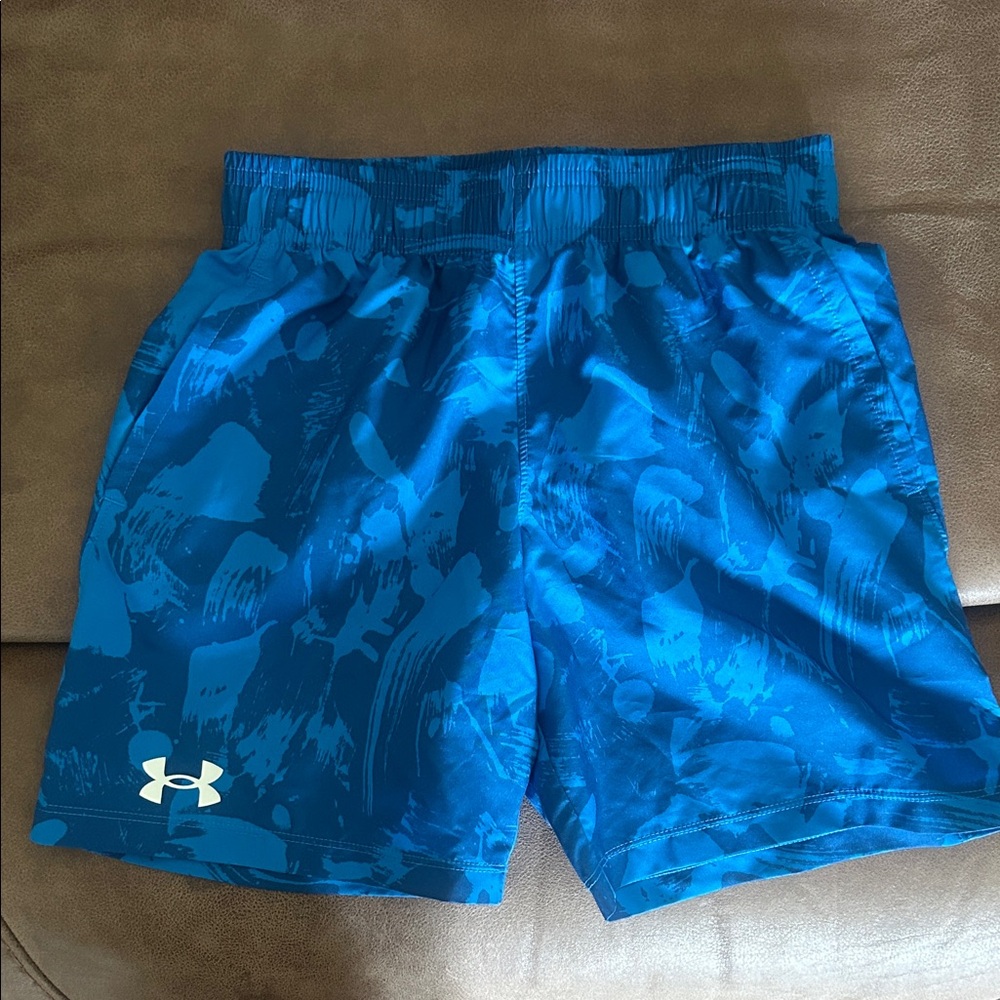 Boys Under Armour woven printed pull on short